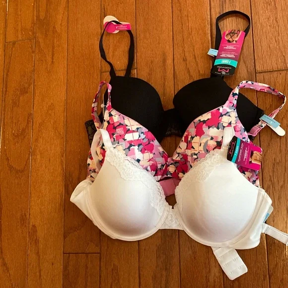 NWT 2 Maidenform and 1 Hanes TSHIRT soft bra.